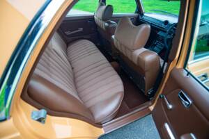 Image 16/32 of Mercedes-Benz 250 (1978)