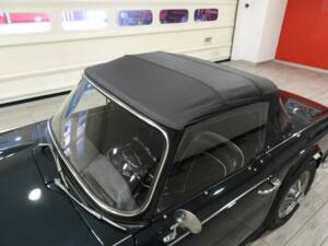 Image 2/15 of Triumph TR 4A (1967)