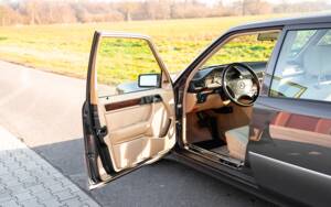 Bild 13/38 von Mercedes-Benz 500 E (1991)