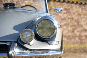 Image 17/50 of Citroën DS 21 Chapron (1963)