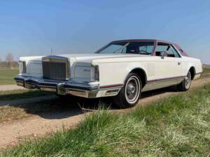 Image 1/8 de Lincoln Continental Mark V (1977)
