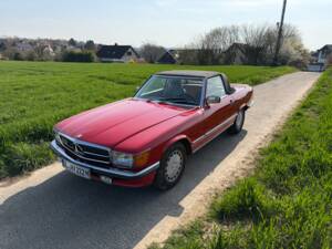 Afbeelding 4/33 van Mercedes-Benz 500 SL (1988)