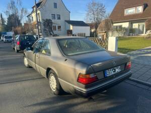 Immagine 4/12 di Mercedes-Benz 300 CE (1988)