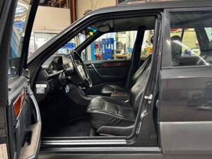 Bild 42/54 von Mercedes-Benz 300 TD Turbo (1993)