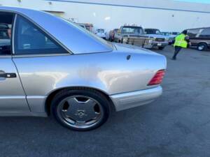 Image 23/40 of Mercedes-Benz SL 500 (1996)
