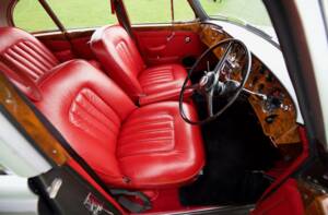 Image 18/50 of Bentley S 2 (1960)