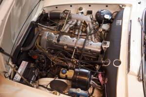 Image 44/55 of Mercedes-Benz 230 SL (1965)
