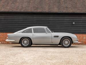 Immagine 2/74 di Aston Martin DB 5 Vantage (1964)