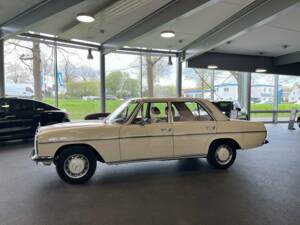 Image 12/21 of Mercedes-Benz 200 (1972)