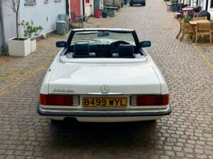 Image 13/50 of Mercedes-Benz 280 SL (1984)