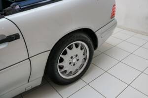 Bild 52/84 von Mercedes-Benz SL 320 (1996)