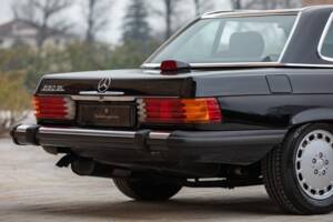 Afbeelding 17/50 van Mercedes-Benz 560 SL (1986)