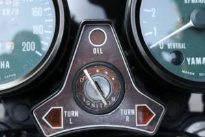 Image 21/33 of Yamaha RD 250 (1976)