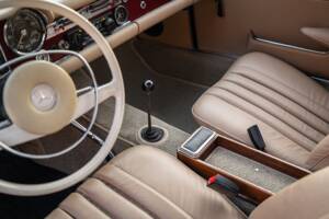 Image 38/70 de Mercedes-Benz 230 SL (1966)