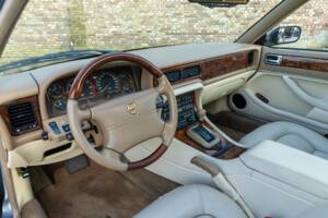 Image 3/50 of Jaguar XJ 6 4.0 Sovereign (1995)