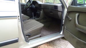 Image 23/41 de BMW 528i (1986)