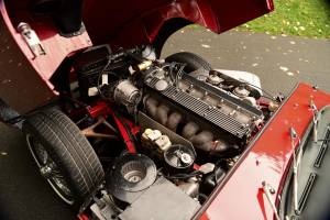 Image 27/50 of Jaguar E-Type (1969)