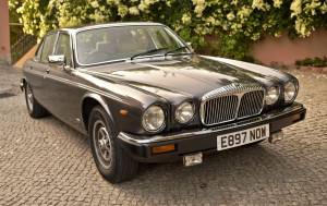 Image 13/50 of Jaguar XJ 12 (1988)