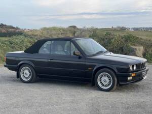 Image 4/12 of BMW 325i (1990)