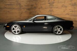 Image 3/6 of Jaguar XKR (2003)