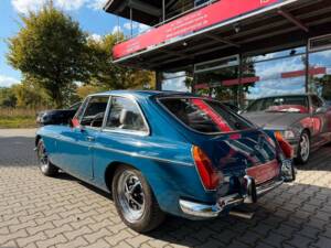 Image 4/35 de MG MGB GT (1972)