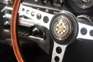 Image 46/50 de Jaguar E-Type (1967)