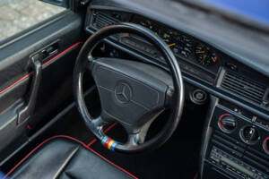 Imagen 31/48 de Mercedes-Benz 190 E 2.3 (1992)