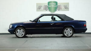 Immagine 3/20 di Mercedes-Benz E 220 (1996)