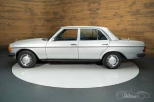 Image 7/8 de Mercedes-Benz 250 (1978)