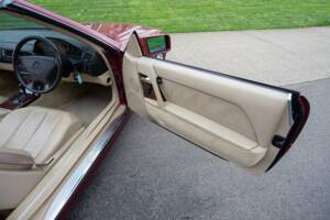 Image 15/28 of Mercedes-Benz 500 SL (1992)