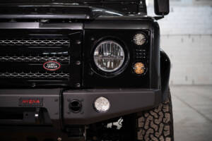 Image 12/35 of Land Rover Defender 110 (1992)