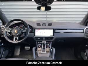 Imagen 25/31 de Porsche Cayenne Turbo S E-Hybrid (2020)