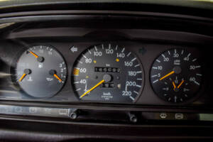 Bild 49/50 von Mercedes-Benz 190 D 2.5 Turbo (1989)
