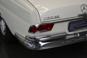Image 45/61 de Mercedes-Benz 250 SE (1966)