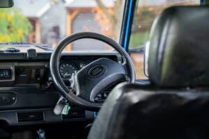 Image 20/50 of Land Rover Defender 90 "50th Anniversary" (1998)