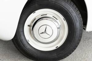 Image 21/40 of Mercedes-Benz 190 SL (1955)