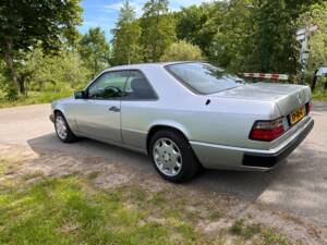 Bild 2/17 von Mercedes-Benz 230 CE (1991)
