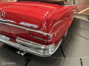 Image 21/40 of Mercedes-Benz 280 SE (1969)