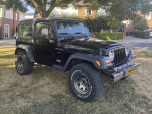 Bild 4/8 von Jeep Wrangler Sport 2.5 (1996)