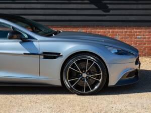 Image 38/80 of Aston Martin Vanquish (2013)