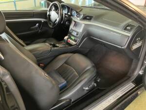 Image 7/8 of Maserati GranTurismo 4.2 (2009)