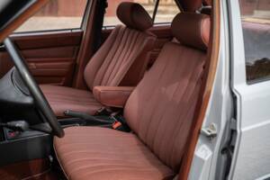 Bild 24/62 von Mercedes-Benz 190 E (1983)