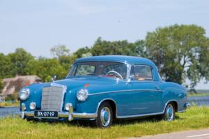 Afbeelding 2/16 van Mercedes-Benz 220 SE (1960)