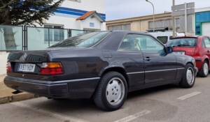 Image 11/11 of Mercedes-Benz 300 CE (1991)