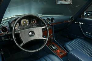 Image 13/30 of Mercedes-Benz 380 SL (1985)