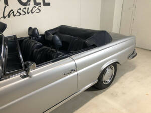 Image 13/31 of Mercedes-Benz 280 SE 3,5 (1970)