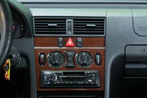 Bild 40/50 von Mercedes-Benz C 200 Kompressor (1996)