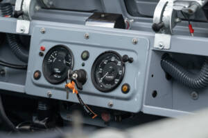 Image 13/25 of Land Rover 88 (1961)