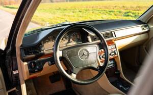 Bild 15/38 von Mercedes-Benz 500 E (1991)