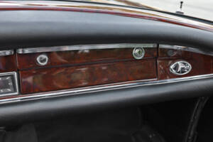 Immagine 48/71 di Mercedes-Benz 220 SE b (1961)